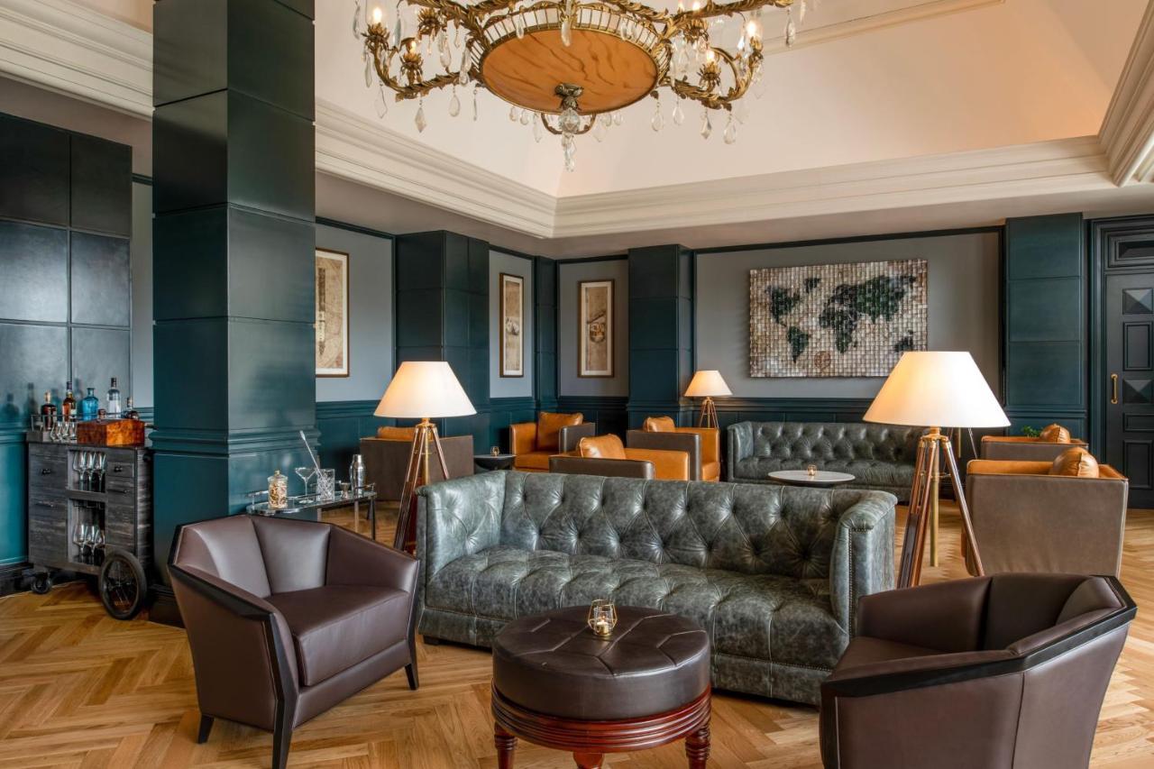 The Ritz-Carlton, Doha Hotel Luaran gambar The Club Lounge at the airport