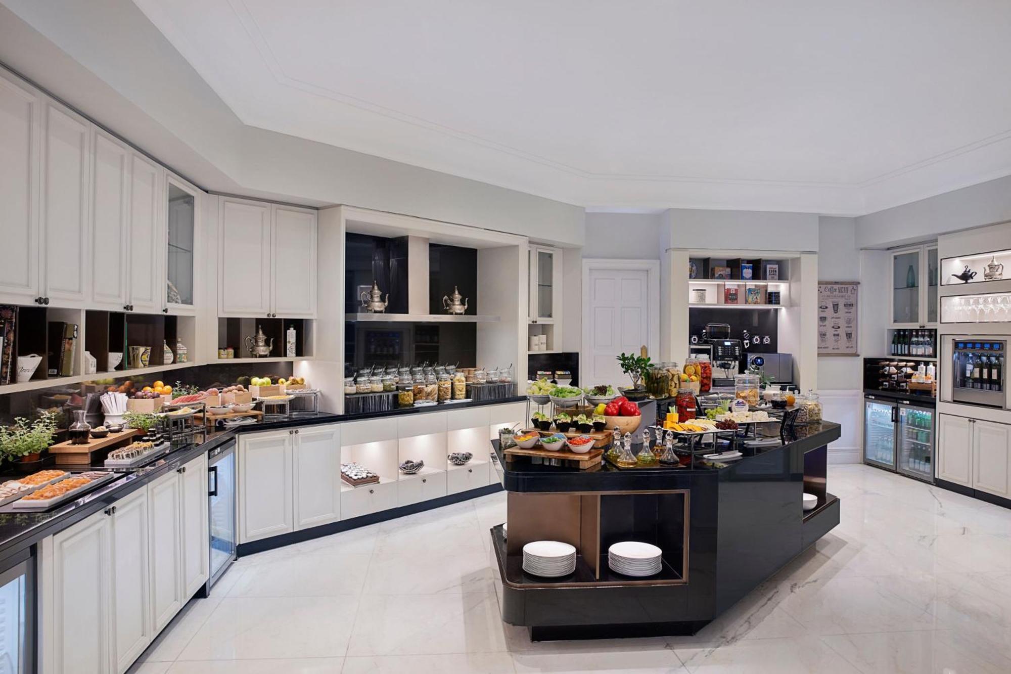 The Ritz-Carlton, Doha Hotel Luaran gambar The kitchen at the Ritz-Carlton, Dubai