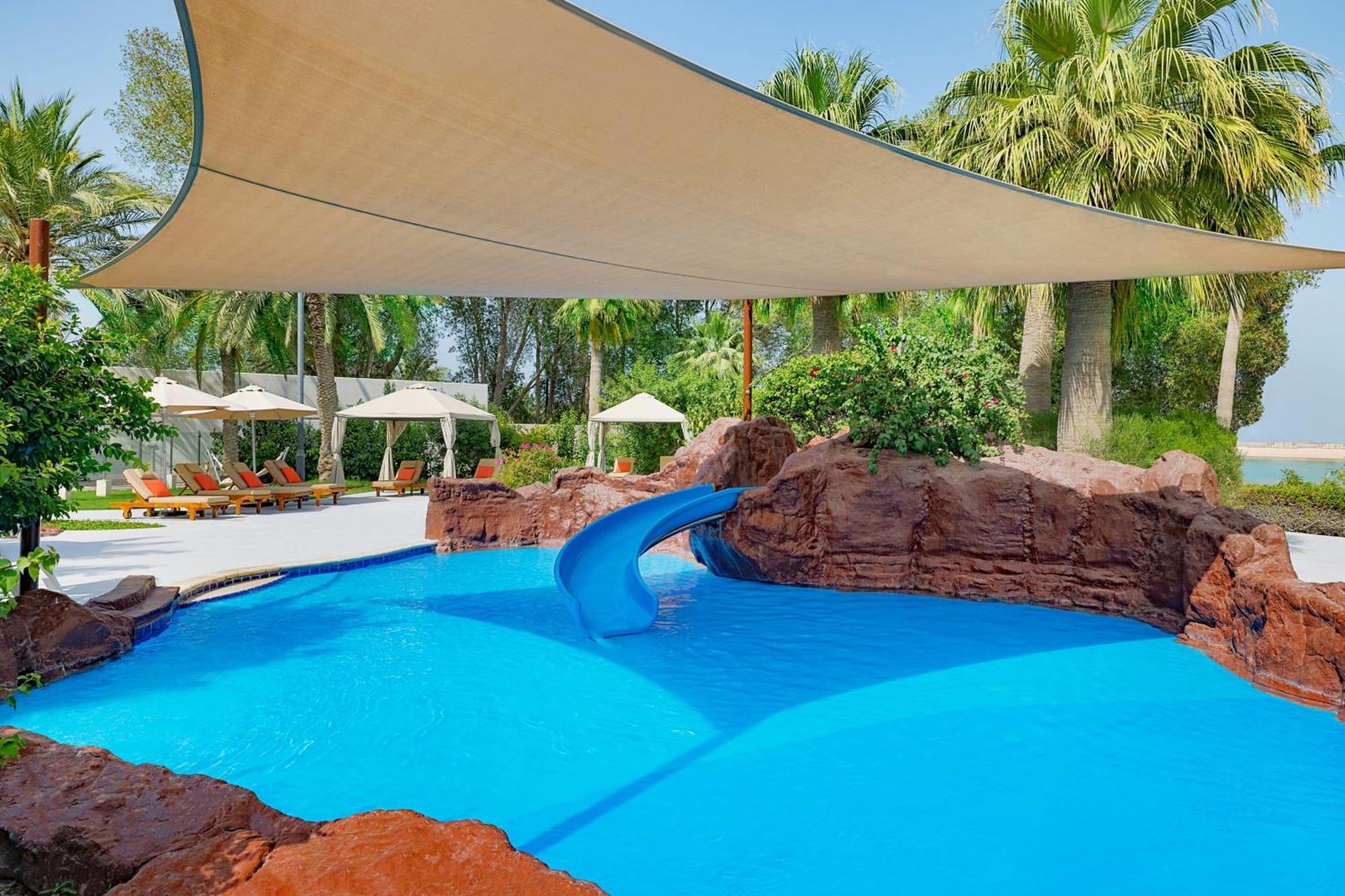 The Ritz-Carlton, Doha Hotel Luaran gambar Shade sail over a pool