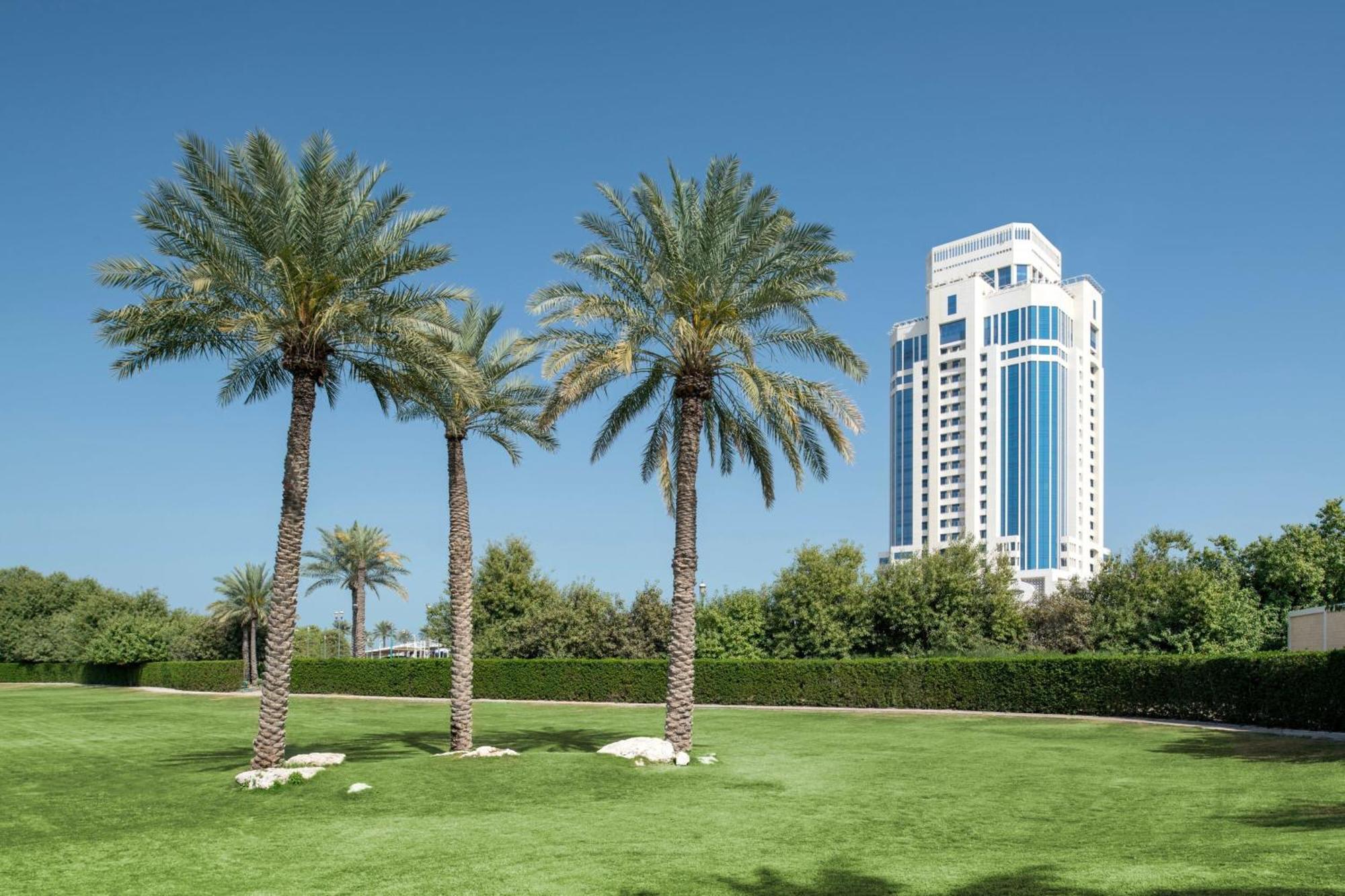 The Ritz-Carlton, Doha Hotel Luaran gambar View of the park