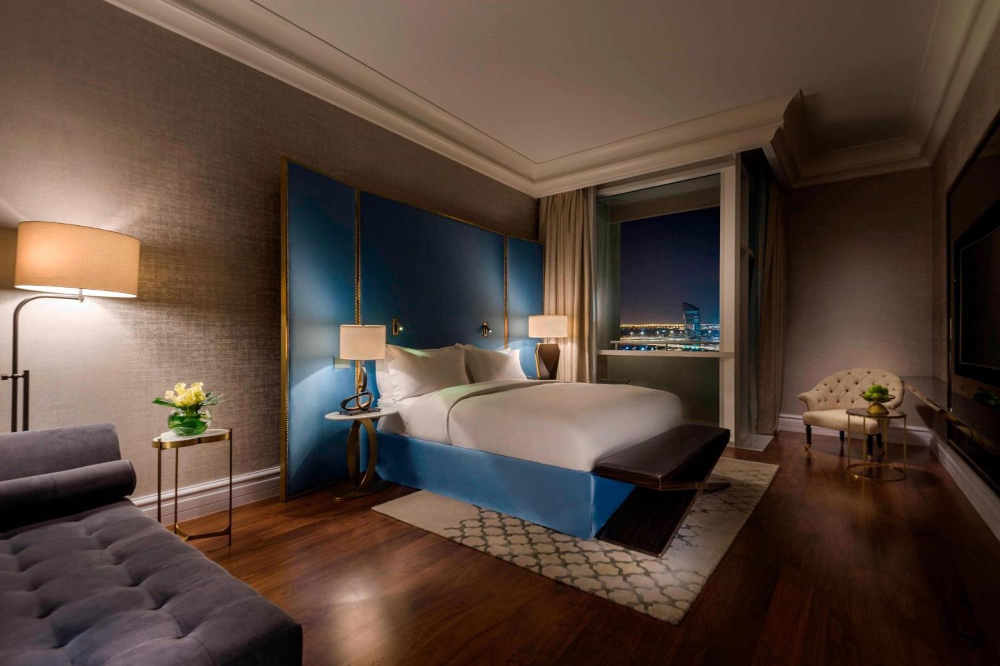 The Ritz-Carlton, Doha Hotel Luaran gambar A bedroom at the Mandarin Oriental, Munich
